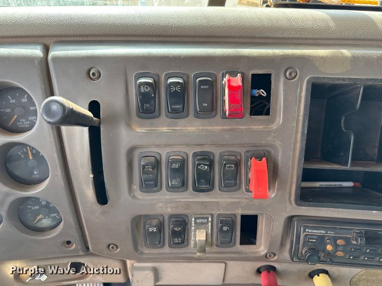 image for item EU5021 2003 Mack CH613 dump truck