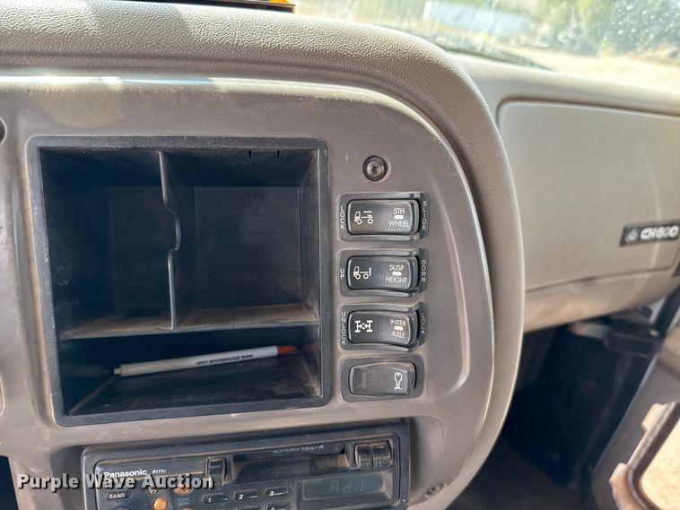 image for item EU5021 2003 Mack CH613 dump truck