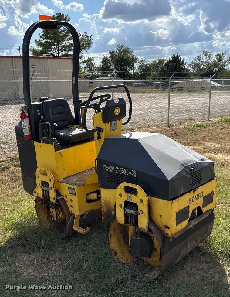 image for item EU5023 2005 Bomag BW900-2 double drum roller