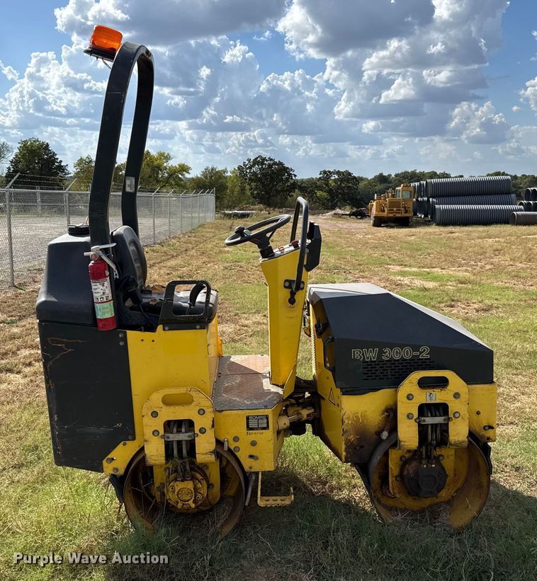 image for item EU5023 2005 Bomag BW900-2 double drum roller