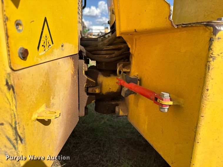 image for item EU5023 2005 Bomag BW900-2 double drum roller