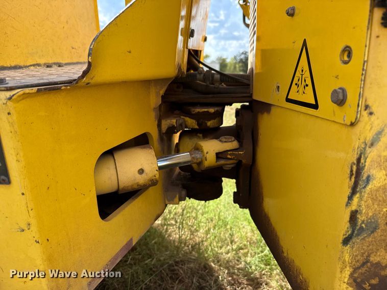 image for item EU5023 2005 Bomag BW900-2 double drum roller