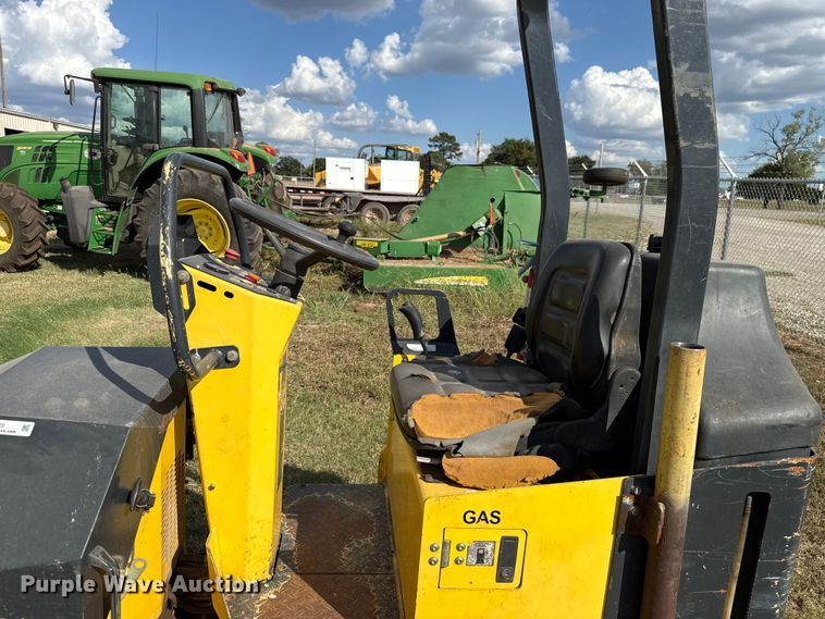 image for item EU5023 2005 Bomag BW900-2 double drum roller