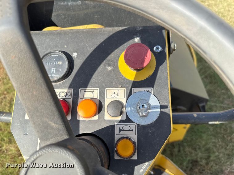 image for item EU5023 2005 Bomag BW900-2 double drum roller