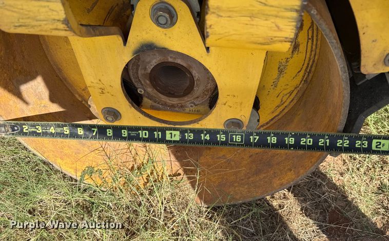 image for item EU5023 2005 Bomag BW900-2 double drum roller