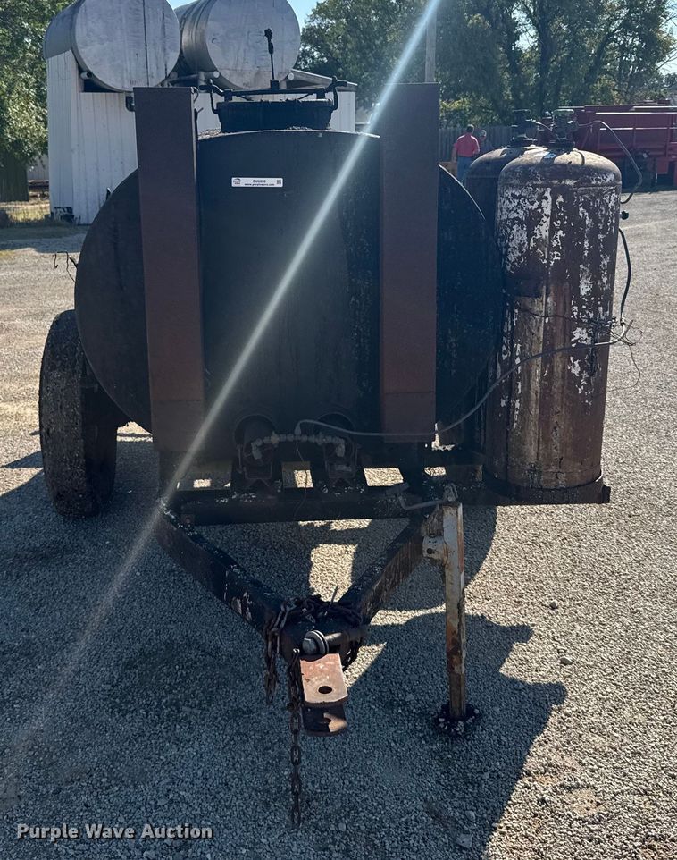 image for item EU6036 Oil distributor trailer