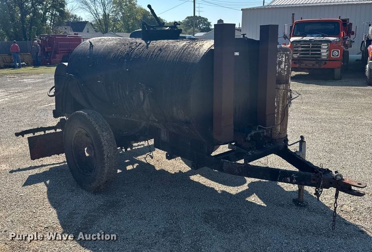 image for item EU6036 Oil distributor trailer