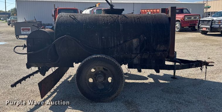 image for item EU6036 Oil distributor trailer