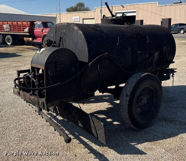 image for item EU6036 Oil distributor trailer