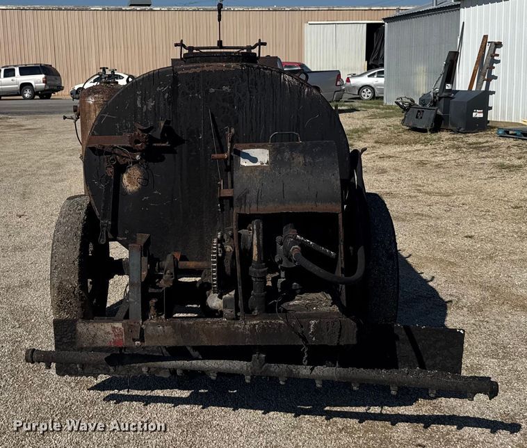 image for item EU6036 Oil distributor trailer