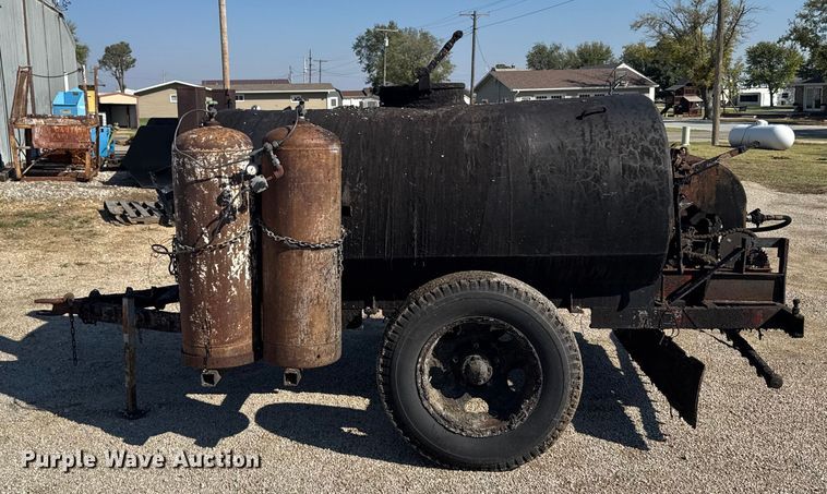 image for item EU6036 Oil distributor trailer