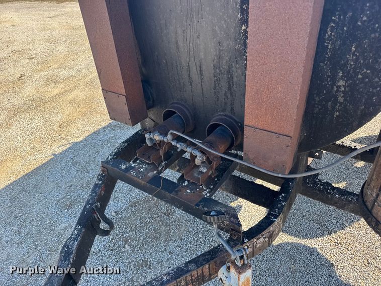 image for item EU6036 Oil distributor trailer