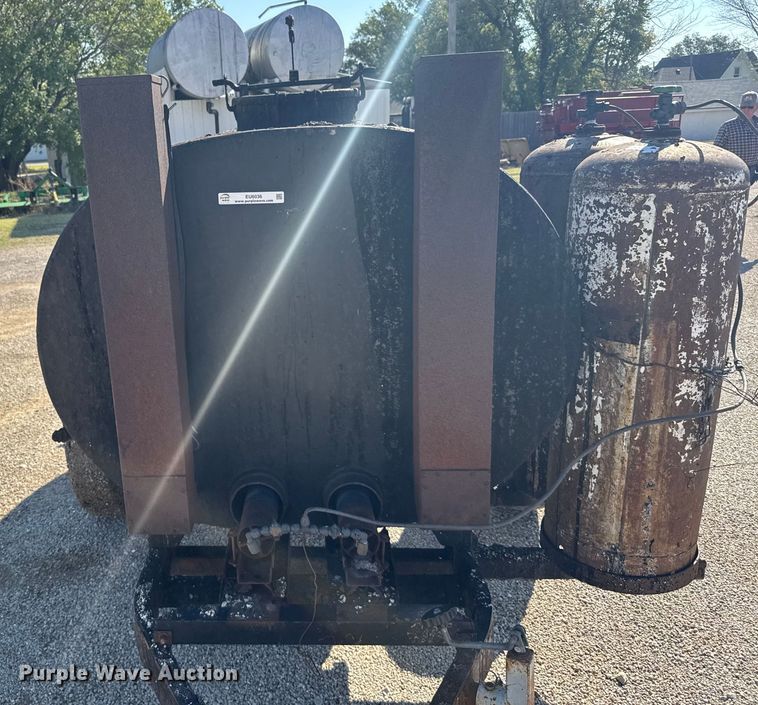 image for item EU6036 Oil distributor trailer