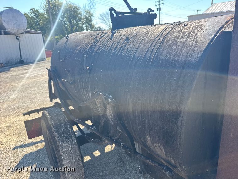 image for item EU6036 Oil distributor trailer