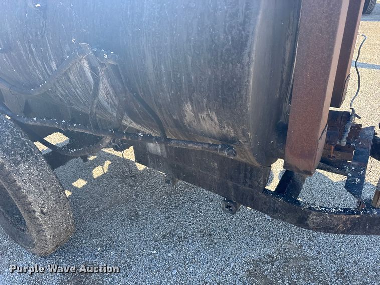 image for item EU6036 Oil distributor trailer