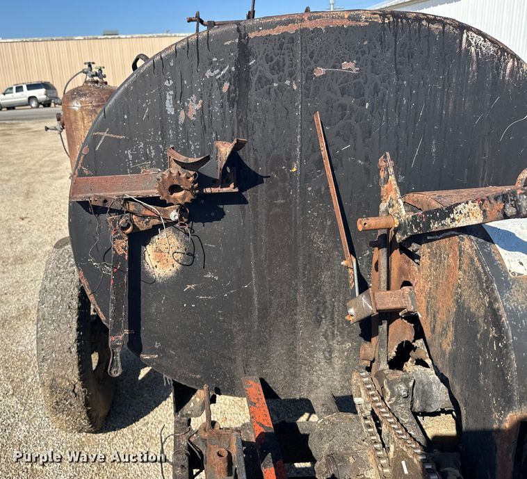 image for item EU6036 Oil distributor trailer