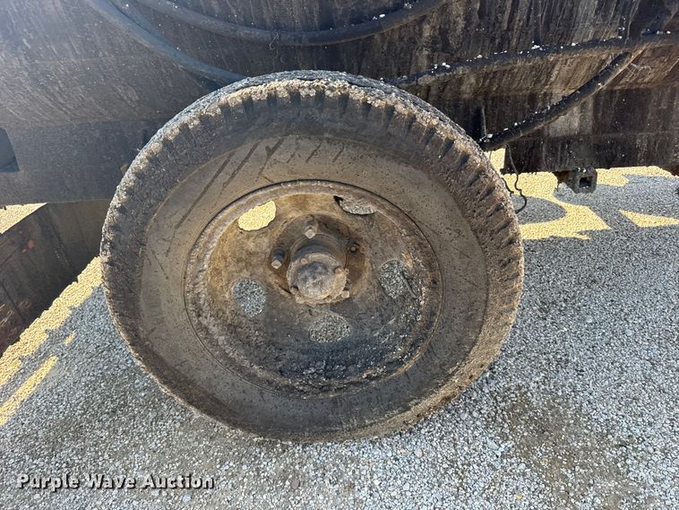 image for item EU6036 Oil distributor trailer