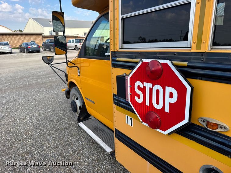 image for item EU6098 2001 Thomas Built 040MS school bus