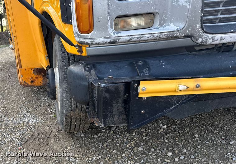 image for item EU6098 2001 Thomas Built 040MS school bus