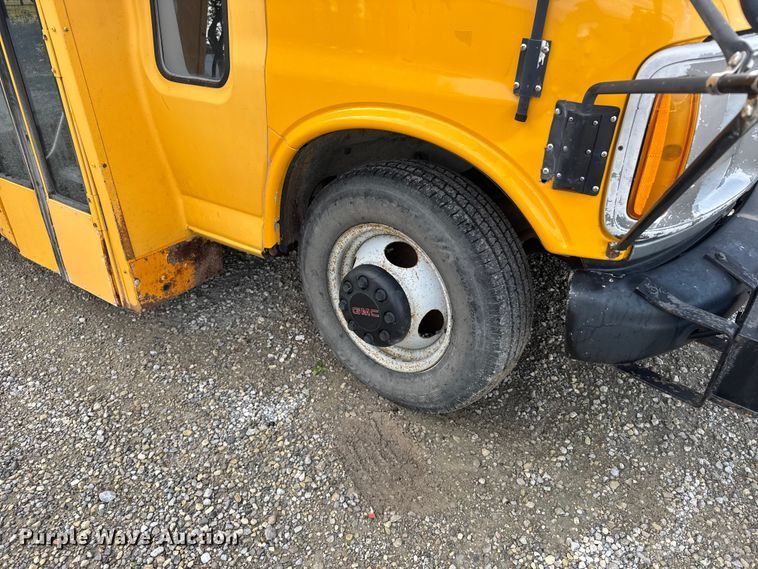 image for item EU6098 2001 Thomas Built 040MS school bus