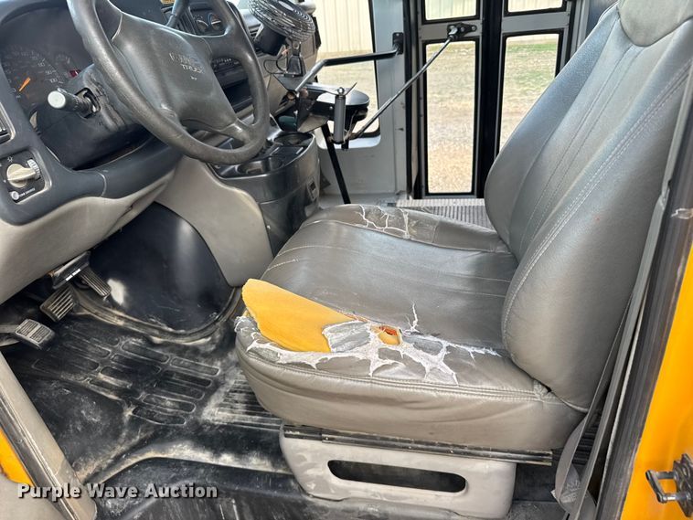 image for item EU6098 2001 Thomas Built 040MS school bus