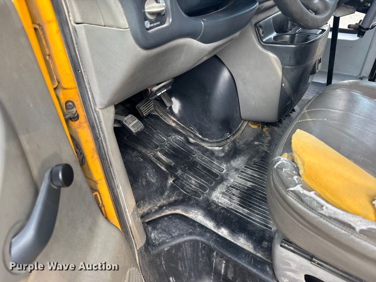 image for item EU6098 2001 Thomas Built 040MS school bus