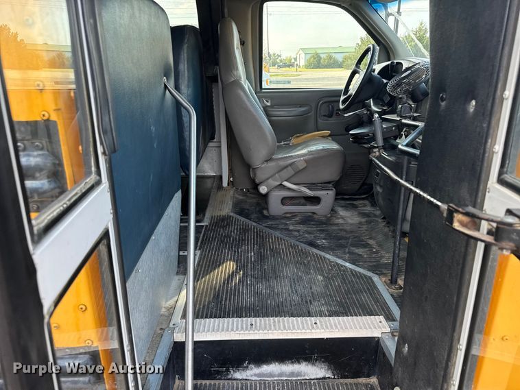 image for item EU6098 2001 Thomas Built 040MS school bus