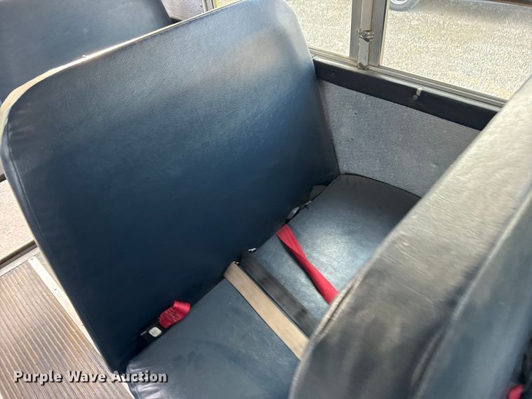 image for item EU6098 2001 Thomas Built 040MS school bus