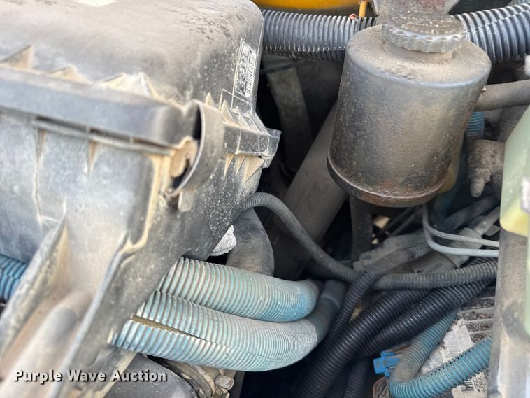 image for item EU6098 2001 Thomas Built 040MS school bus