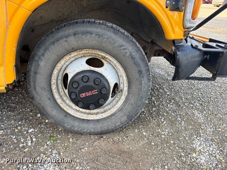 image for item EU6098 2001 Thomas Built 040MS school bus