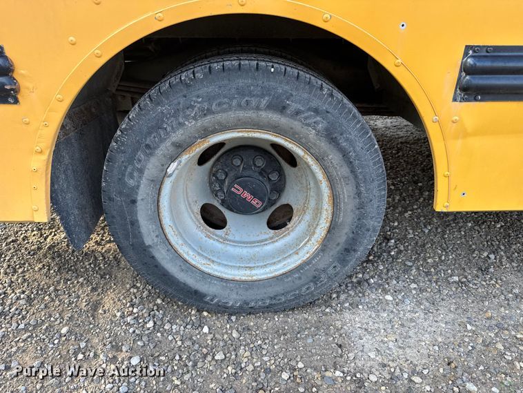 image for item EU6098 2001 Thomas Built 040MS school bus