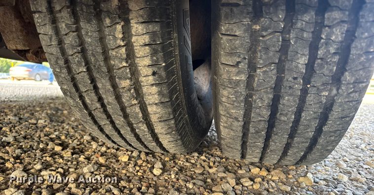 image for item EU6098 2001 Thomas Built 040MS school bus