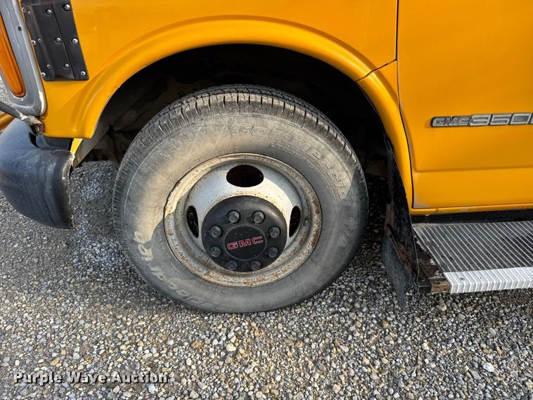 image for item EU6098 2001 Thomas Built 040MS school bus