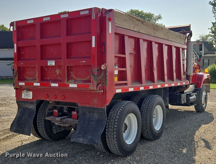 image for item EV1728 1996 International 2574 dump truck