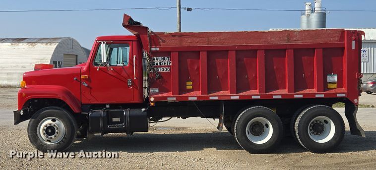 image for item EV1728 1996 International 2574 dump truck