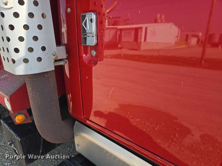 image for item EV1728 1996 International 2574 dump truck