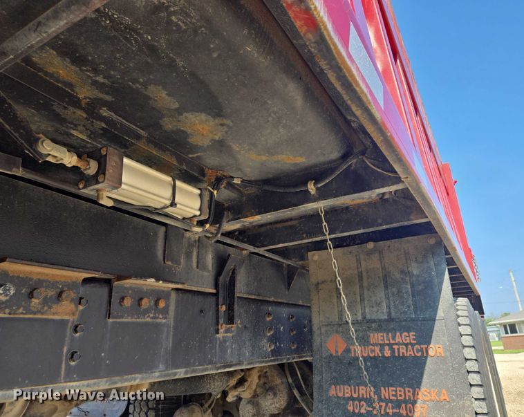 image for item EV1728 1996 International 2574 dump truck