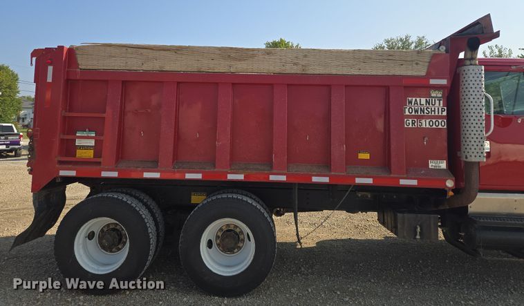 image for item EV1728 1996 International 2574 dump truck