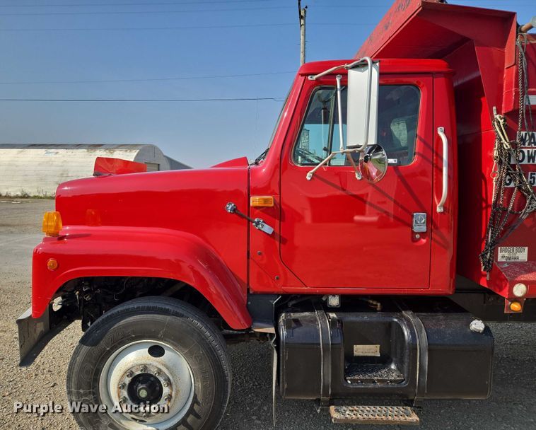 image for item EV1728 1996 International 2574 dump truck