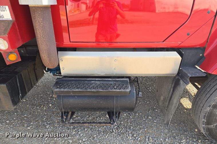 image for item EV1728 1996 International 2574 dump truck