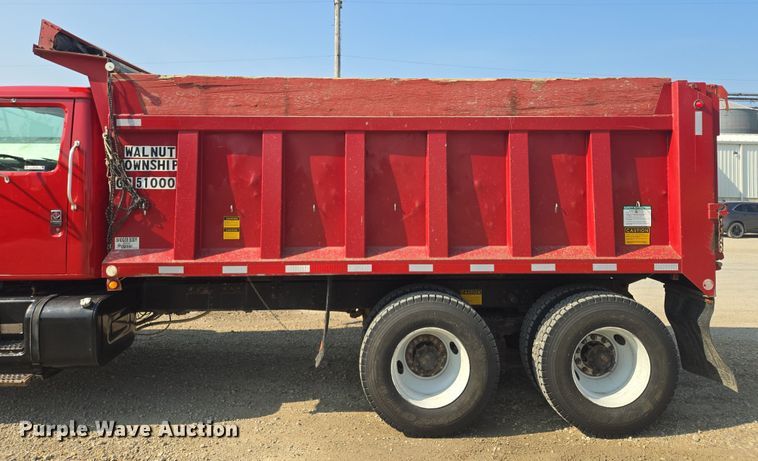 image for item EV1728 1996 International 2574 dump truck