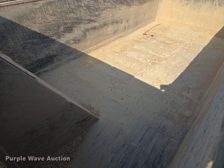 image for item EV1728 1996 International 2574 dump truck