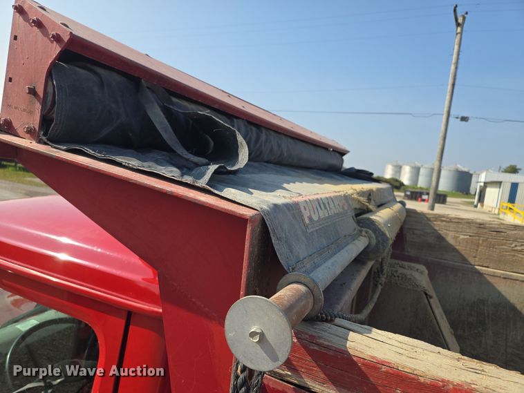 image for item EV1728 1996 International 2574 dump truck