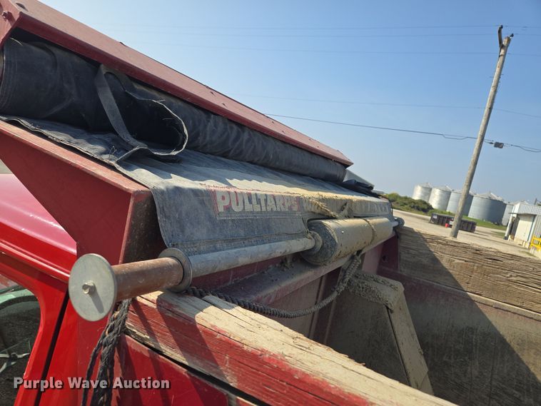 image for item EV1728 1996 International 2574 dump truck