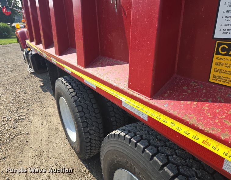 image for item EV1728 1996 International 2574 dump truck