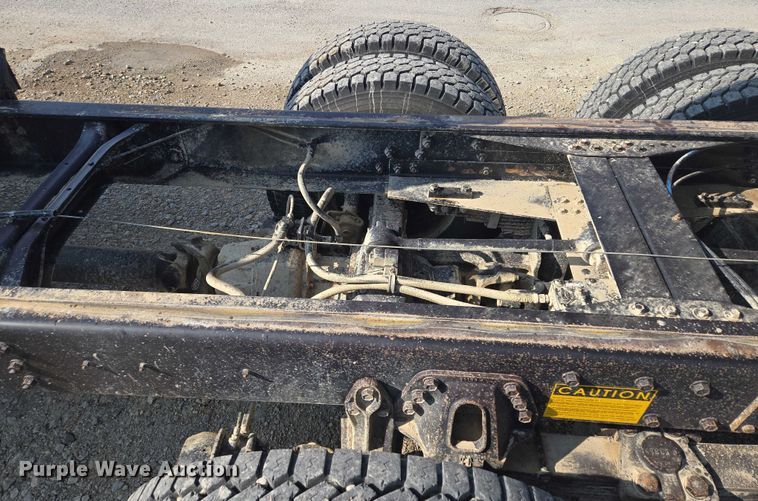 image for item EV1728 1996 International 2574 dump truck