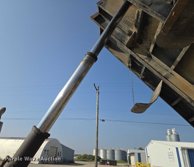 image for item EV1728 1996 International 2574 dump truck