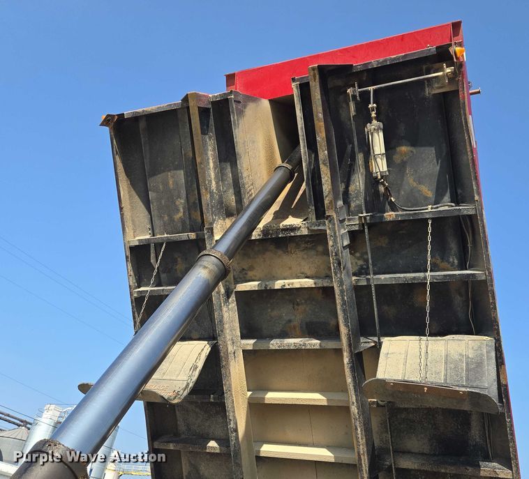 image for item EV1728 1996 International 2574 dump truck