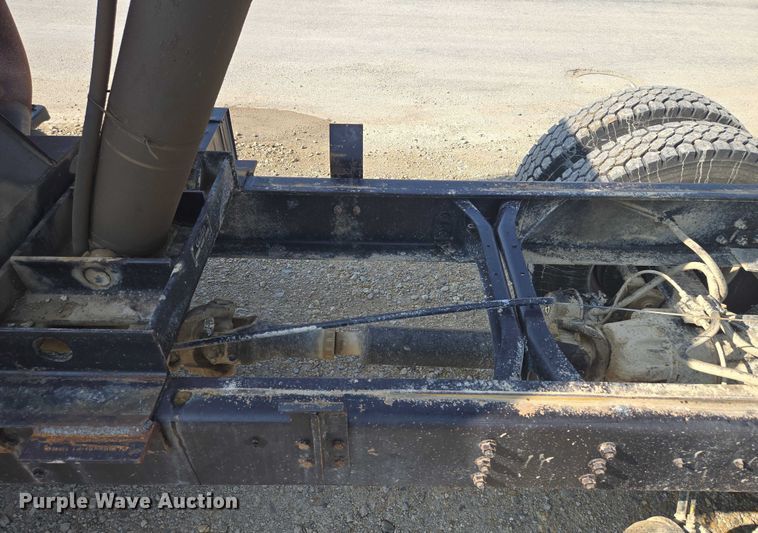 image for item EV1728 1996 International 2574 dump truck