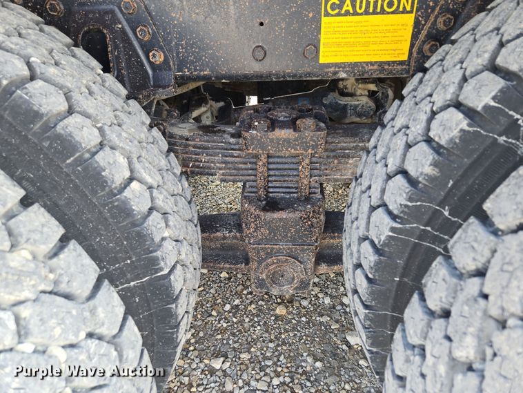 image for item EV1728 1996 International 2574 dump truck